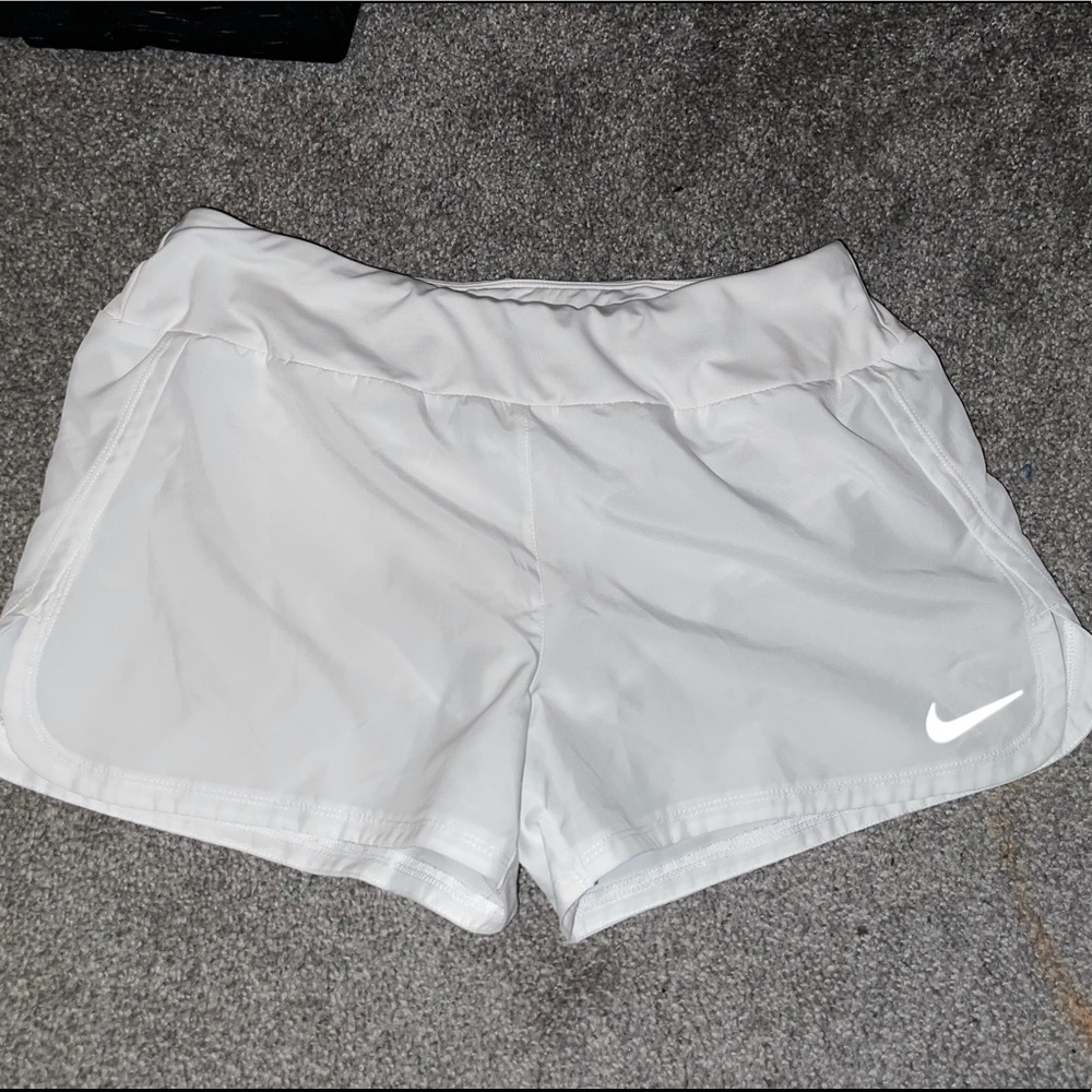 Women’s white Nike shorts size medium never worn